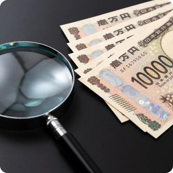査定と買取を表すルーペと紙幣